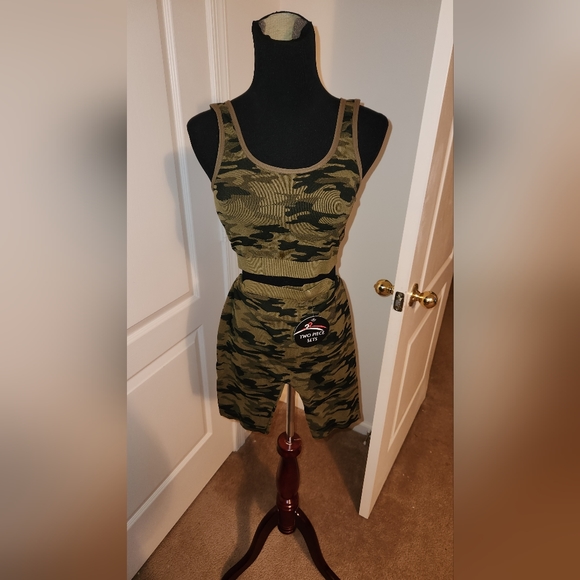 love J Pants - NWT !! 2 Piece Short Set